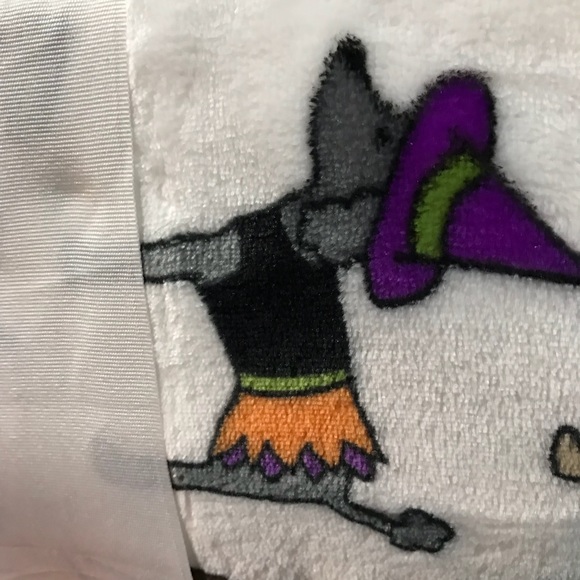 Hallow Home Halloween Dog in costume Throw - Picture 5 of 8